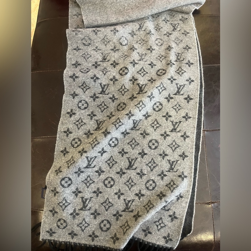 Louis Vuitton Echarpe Monogram Gradient M75900 Cashmere/Wool Grey Scarf NWOT - Picture 10 of 13
